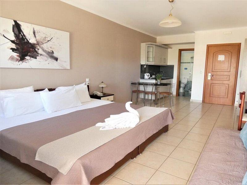 Lazaratos Hotel Kouvalata Bagian luar foto