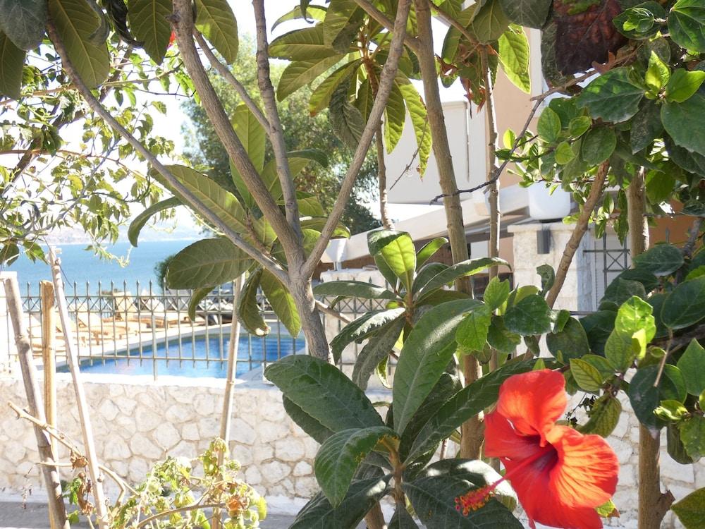 Lazaratos Hotel Kouvalata Bagian luar foto