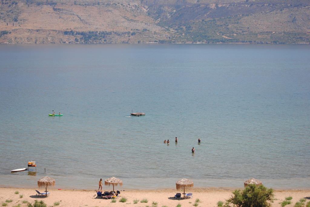 Lazaratos Hotel Kouvalata Bagian luar foto
